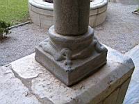 Saint-Genis-les-fontaines, Cloitre, Pied de colonne, Serpent